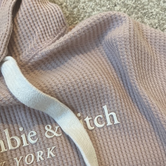 Abercrombie and fitch women’s sweatshirt lightly used mauve - Picture 3 of 4